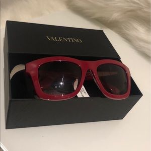 ♥️ NEW Authentic 💯 Valentino Red Sunglasses 🔥
